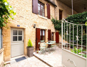 Cozy cottage with garden in Sarlat medieval centre